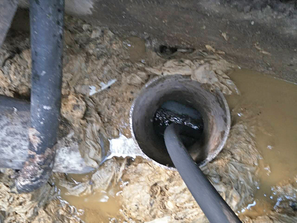 疏通下水道