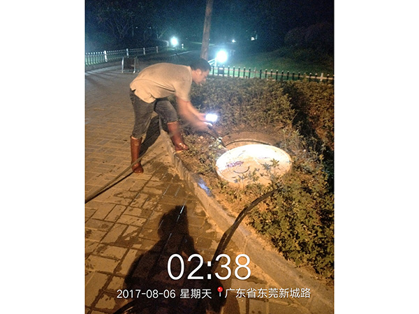 高压车疏通下水道
