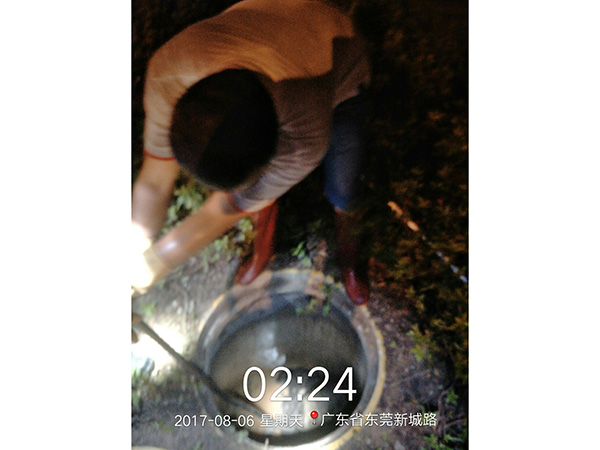 高压车疏通下水道