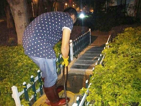 高压车疏通下水道工程