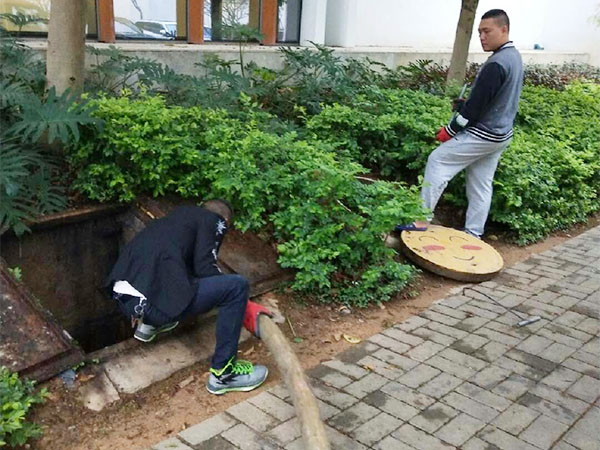清理隔油池