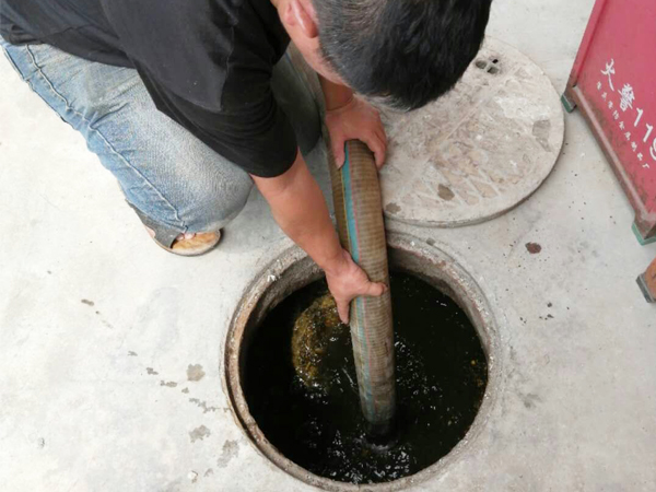 清理化粪池