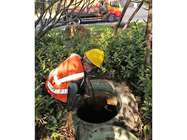 高压车疏通下水道工程