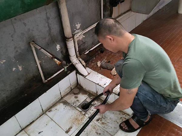 清理隔油池