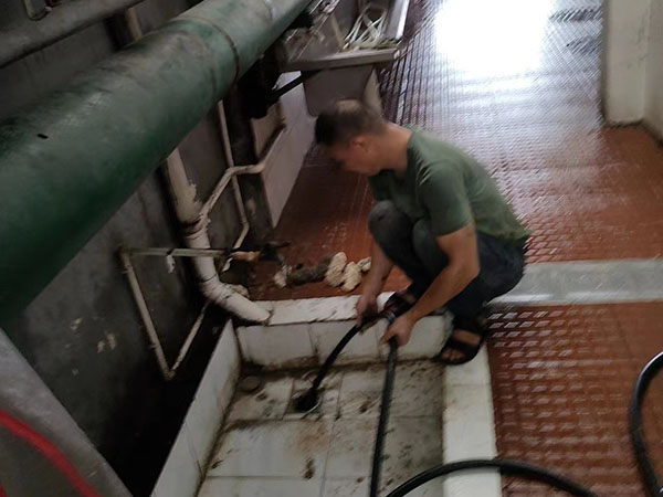 清理隔油池
